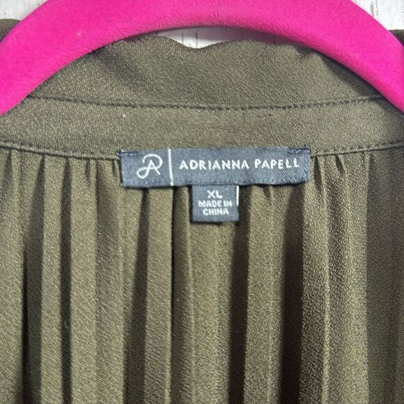 Adrianna Papell Pleated V Neck Short Sleeve Olive Green Button Front Top - Picture 6 of 12